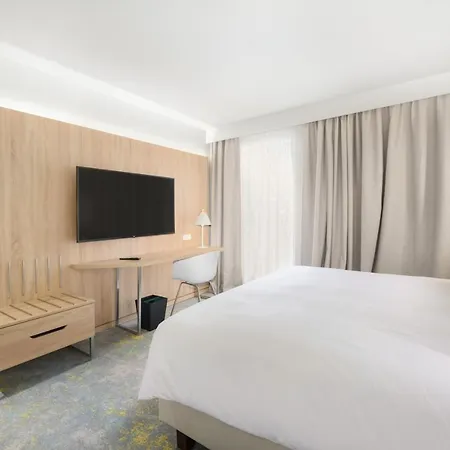 Courtyard By Marriott Paris Charles De Gaulle Airport Отель Руасси-эн-Франс