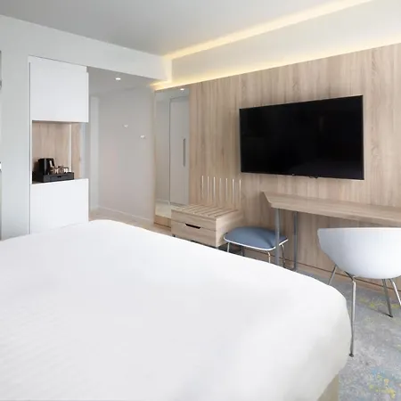 Courtyard By Marriott Paris Charles De Gaulle Airport