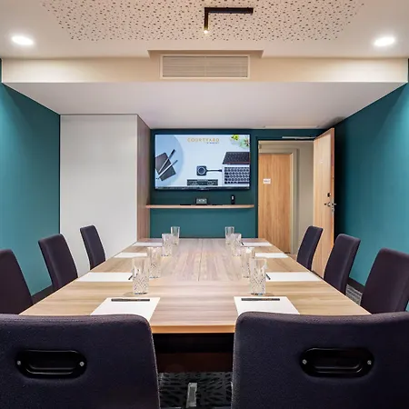 Отель Courtyard By Marriott Paris Charles De Gaulle Airport