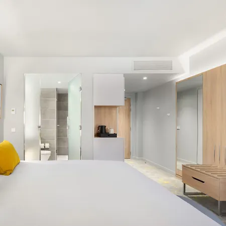 Courtyard By Marriott Paris Charles De Gaulle Airport