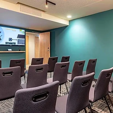 Courtyard By Marriott Paris Charles De Gaulle Airport 4*