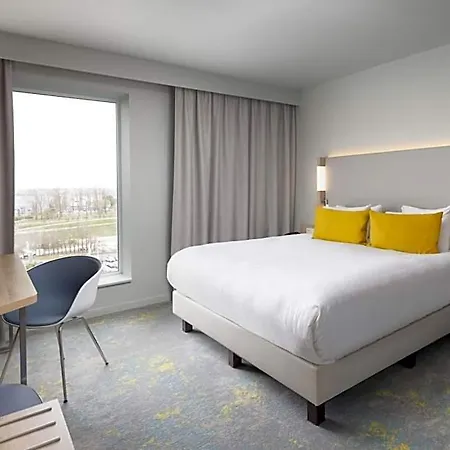 Courtyard By Marriott Paris Charles De Gaulle Airport 호텔 4*