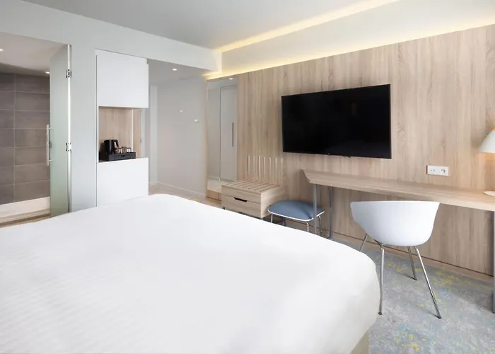 Courtyard By Marriott Paris Charles De Gaulle Airport