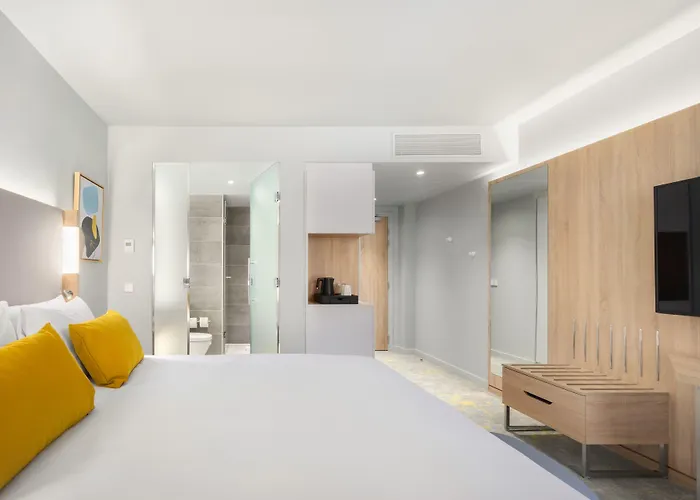 Courtyard By Marriott Paris Charles De Gaulle Airport